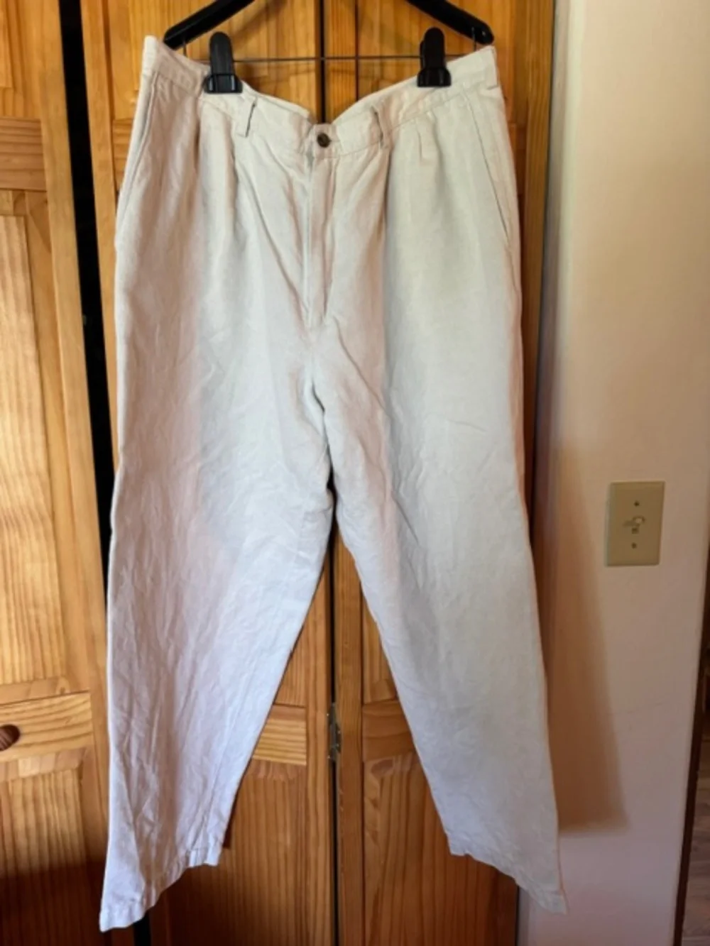Liz Clayborne egg shell color pants size 38  herringbone